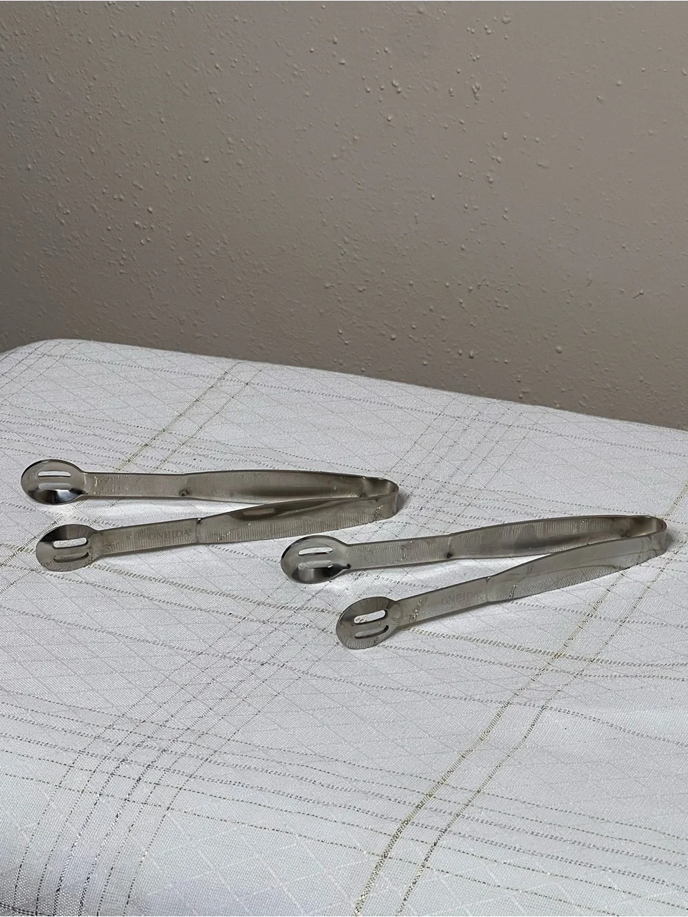 Oneida Stainless Steel  Serving Slotted Tongs 8”  Condaments/Ice (Pair of 2)